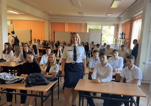 Közszolgálati technikus tanulóinkat köszöntötte dr. Hablicsek Nikoletta r. ezredes, Tolna vármegye főkapitánya.